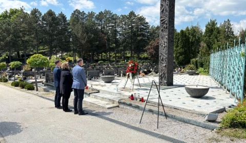 Položen vijenac u spomen na žrtve radničke borbe, poginule radnike i hrvatske branitelje