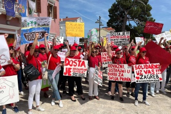 U Biogradu na Moru ravnateljica dječjih vrtića pokušava napraviti razdor između roditelja i radnica u štrajku