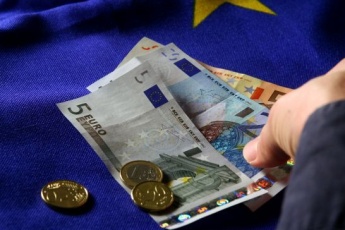 EU: Plaće neće tako brzo dostići troškove života